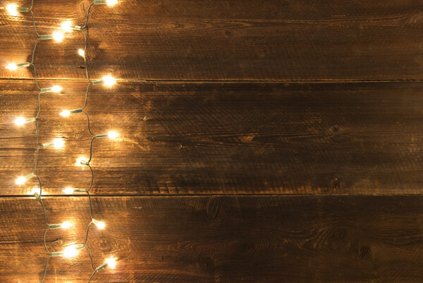 木板上的彩灯图片