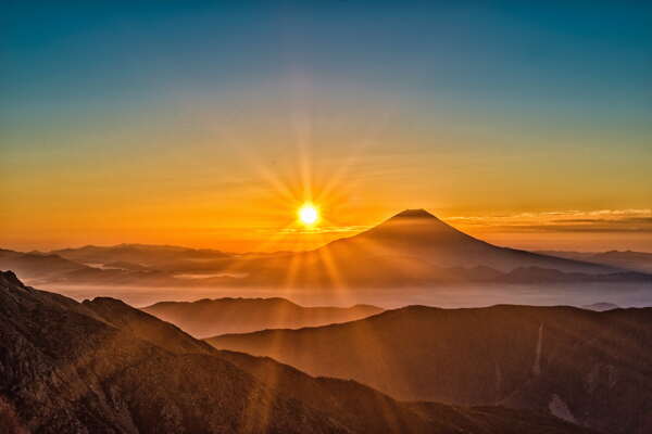 太阳富士山山