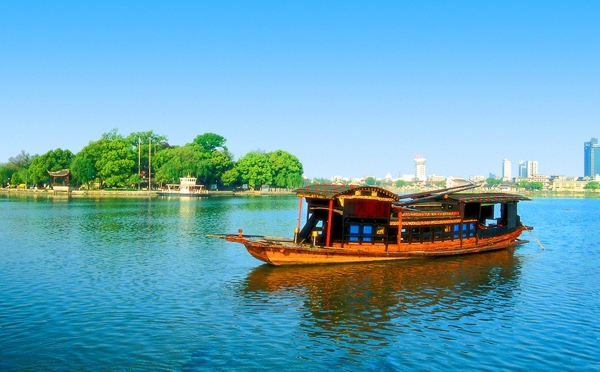 嘉兴南湖红船图片
