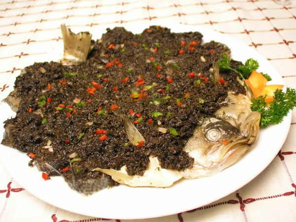 梅菜蒸鲈鱼图片