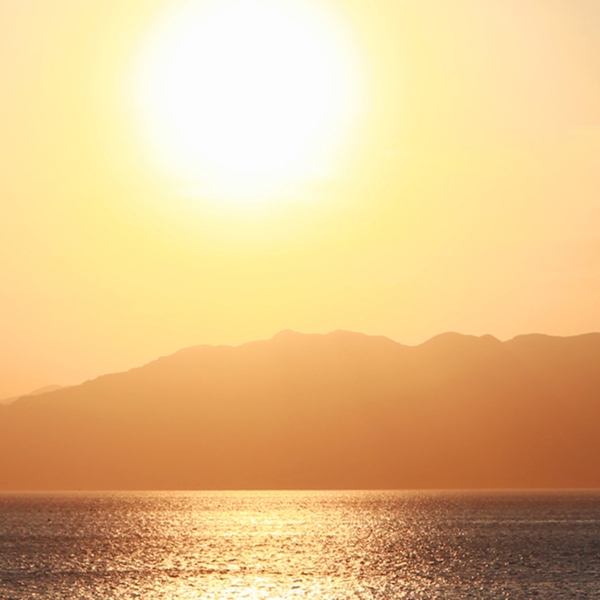 淘宝秋季女装夕阳山脉背景