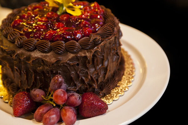 樱桃提子草莓蛋糕图片